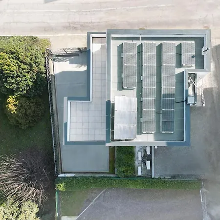 - Cernobbio アパート *