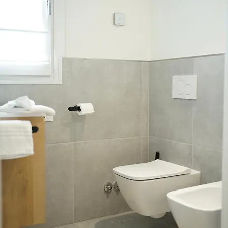 - Cernobbio アパート コモ